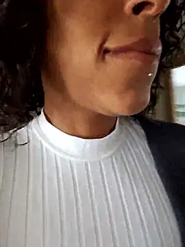 Goldenlace online show from December 1, 2025, 11:11 am