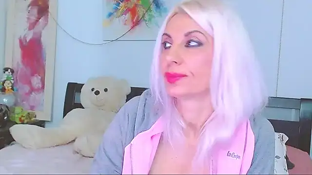 HoneyLara online show from November 15, 2025, 9:08 pm