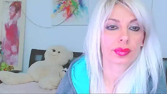 Snapshot of HoneyLara chatting on January 18, 2026, 11:30 pm HoneyLara online show from January 18, 2026, 11:30 pm