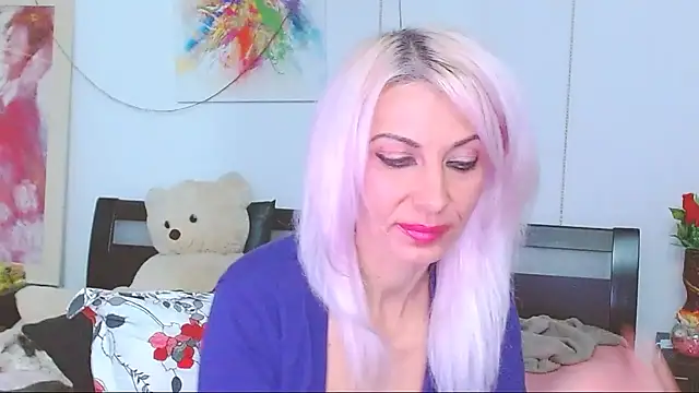 HoneyLara online show from November 3, 2025, 10:35 pm