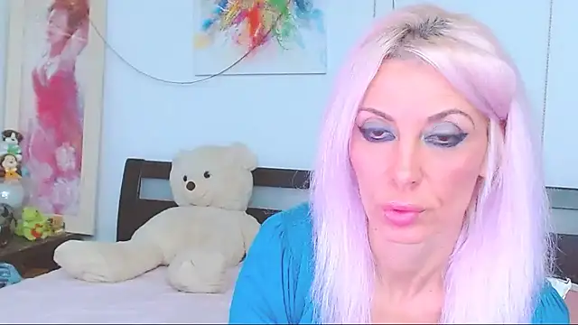 HoneyLara online show from October 17, 2025, 8:54 pm