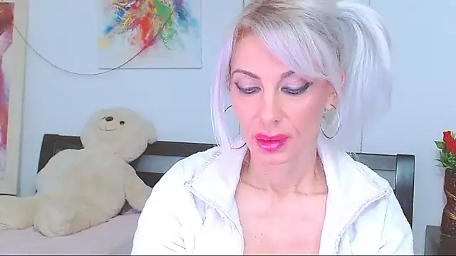 Snapshot of HoneyLara chatting on February 4, 2026, 2:06 am HoneyLara online show from February 4, 2026, 2:06 am