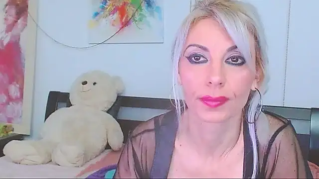 HoneyLara online show from March 28, 2026, 9:27 pm