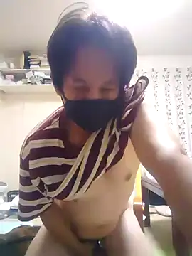 Snapshot of tarou08700870 chatting on October 18, 2025, 1:35 pm tarou08700870 online show from October 18, 2025, 1:35 pm