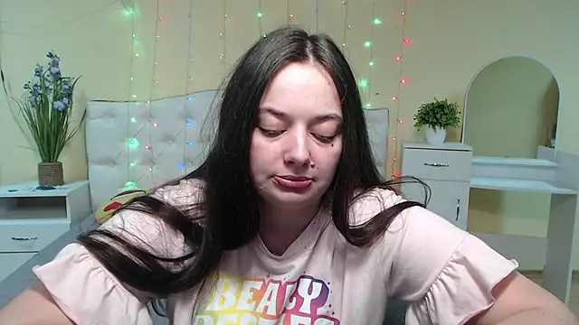 Snapshot of MilanaPrice chatting on January 29, 2025, 7:43 pm MilanaPrice online show from January 29, 2025, 7:43 pm