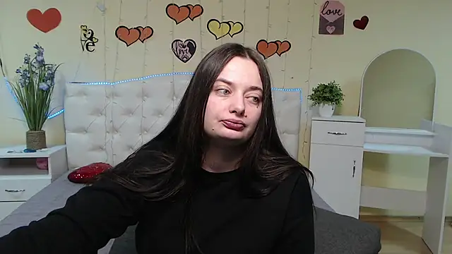 Snapshot of MilanaPrice chatting on February 10, 2025, 6:35 pm MilanaPrice online show from February 10, 2025, 6:35 pm