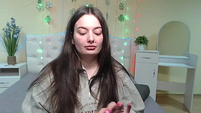 Snapshot of MilanaPrice chatting on March 20, 2025, 12:43 pm MilanaPrice online show from March 20, 2025, 12:43 pm