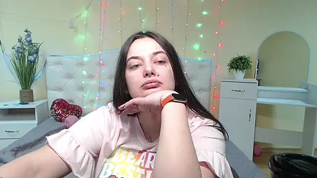 Snapshot of MilanaPrice chatting on January 26, 2025, 9:40 pm MilanaPrice online show from January 26, 2025, 9:40 pm