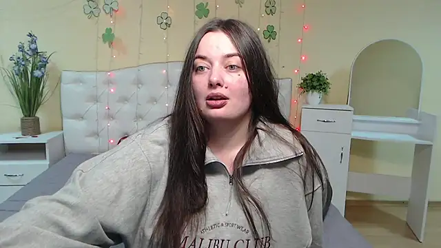 Snapshot of MilanaPrice chatting on March 20, 2025, 9:37 am MilanaPrice online show from March 20, 2025, 9:37 am
