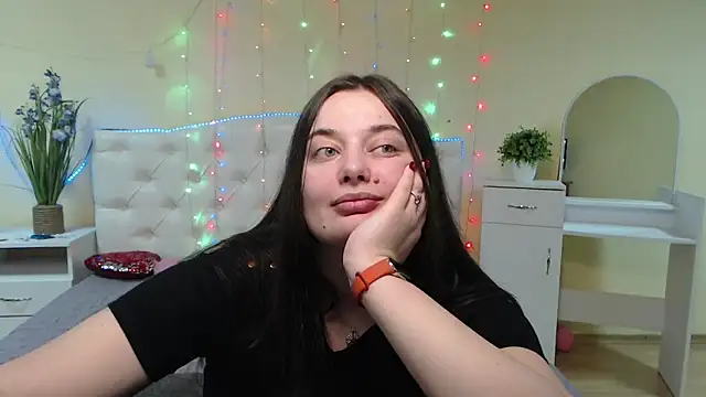 Snapshot of MilanaPrice chatting on January 27, 2025, 12:43 am MilanaPrice online show from January 27, 2025, 12:43 am