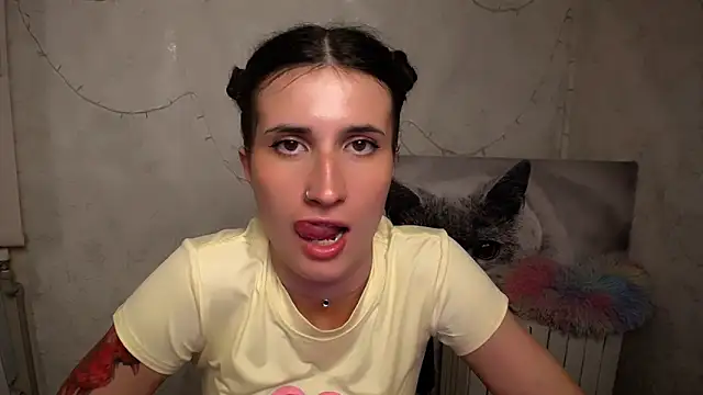 MaryEm976 online show from May 20, 2026, 10:23 am