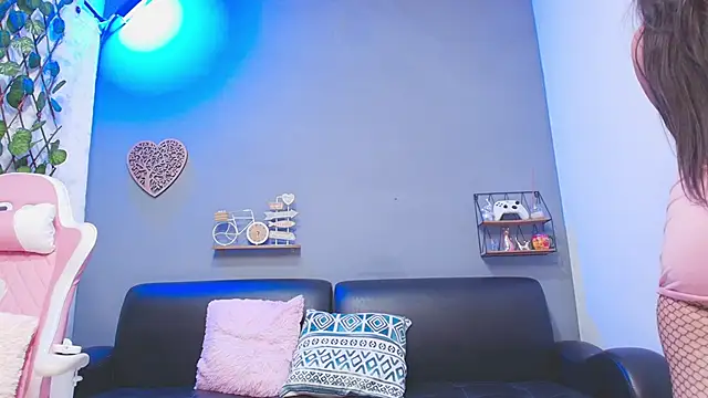 kateadams1 online show from October 6, 2025, 10:21 pm