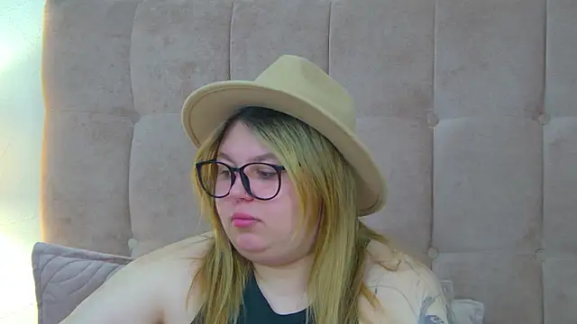 LillianKim online show from March 19, 2026, 7:14 pm