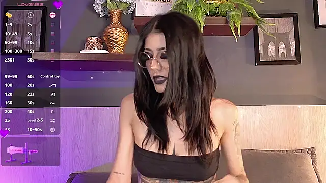 Mackenzie Moore online show from October 25, 2025, 10:10 pm