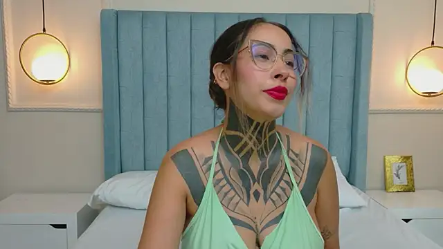 NicoleBlum online show from April 6, 2026, 8:10 pm