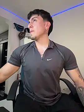 strongboy  online show from May 15, 2026, 4:38 pm