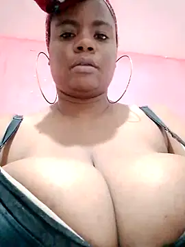 Snapshot of bigtitssxx chatting on March 21, 2025, 4:40 pm bigtitssxx online show from March 21, 2025, 4:40 pm