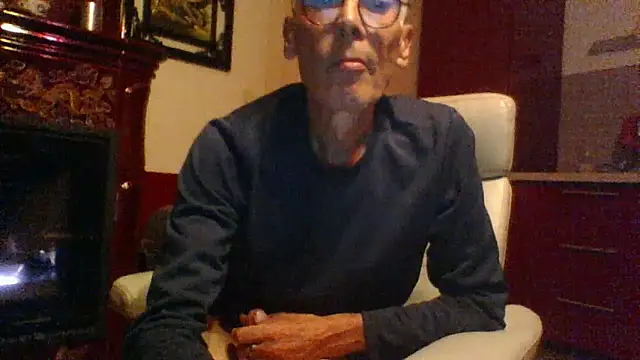 Snapshot of pierre5004 chatting on October 9, 2025, 6:08 pm pierre5004 online show from October 9, 2025, 6:08 pm