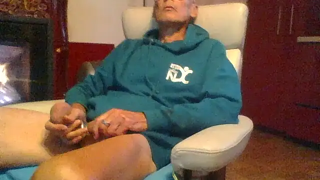 Snapshot of pierre5004 chatting on October 7, 2025, 5:36 pm pierre5004 online show from October 7, 2025, 5:36 pm