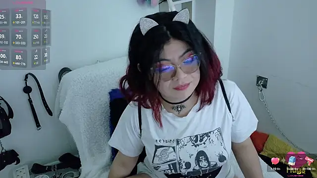 Catwhite  online show from September 16, 2025, 5:25 pm