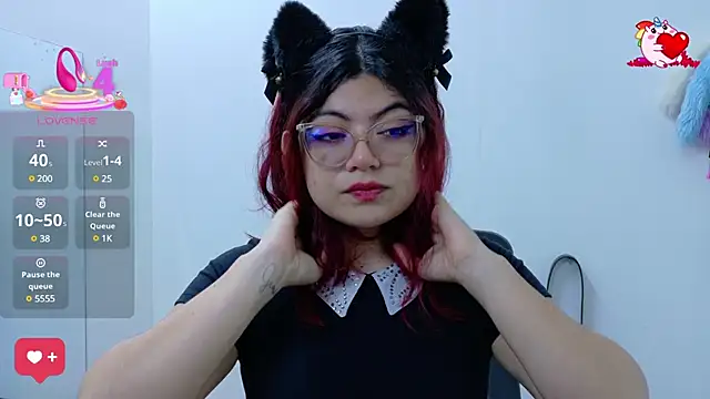 Catwhite  online show from March 12, 2025, 12:15 pm