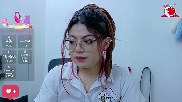 Catwhite  online show from March 10, 2025, 12:28 pm