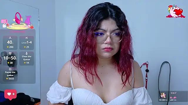 Catwhite  online show from March 13, 2025, 12:02 pm