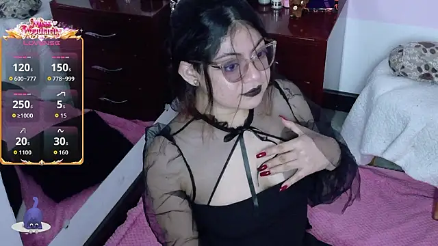 Catwhite  online show from February 2, 2026, 4:39 pm