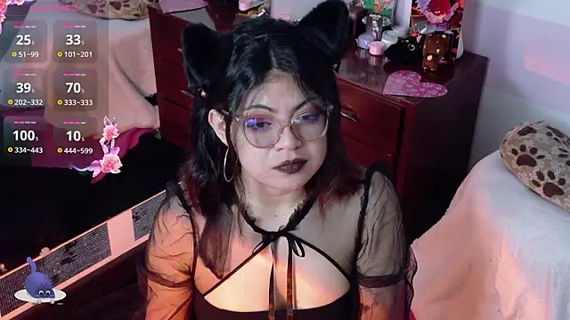 Catwhite  online show from March 16, 2026, 4:54 pm