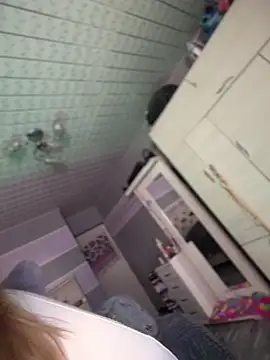 Sam Thompsoon  online show from March 6, 2026, 3:23 am