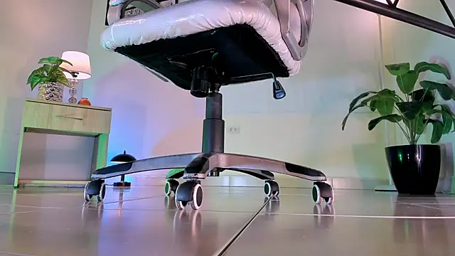 ArchieCollins online show from October 15, 2025, 9:01 pm