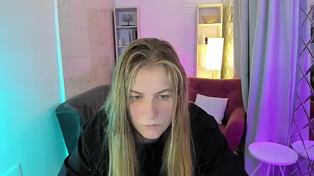 Snapshot of JadeSoft chatting on November 15, 2025, 8:46 pm JadeSoft online show from November 15, 2025, 8:46 pm