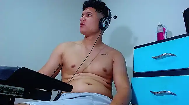 PhoenixGnz online show from February 28, 2025, 5:37 pm