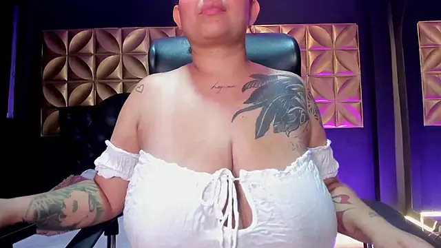 Laurenhillcute14 online show from April 13, 2026, 7:18 pm