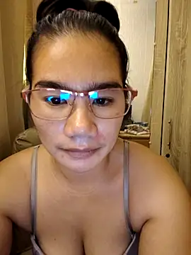 Snapshot of Kissy07 chatting on February 24, 2026, 10:21 pm Kissy07 online show from February 24, 2026, 10:21 pm