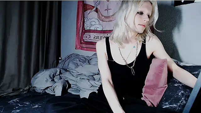Snapshot of Alien_Bella chatting on August 5, 2026, 10:26 pm Alien Bella online show from August 5, 2026, 10:26 pm