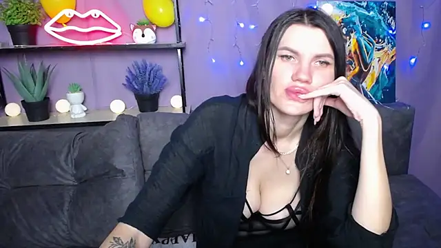 Snapshot of MilaLoona chatting on January 23, 2025, 4:15 pm MilaLoona online show from January 23, 2025, 4:15 pm