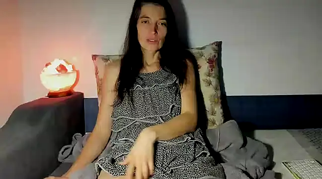 Snapshot of AliceisHome chatting on February 6, 2025, 5:14 am AliceisHome online show from February 6, 2025, 5:14 am