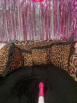 BigFineSelena online show from June 26, 2026, 11:05 am