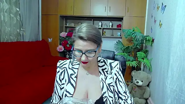 LucilleFenlys online show from December 13, 2024, 11:50 pm