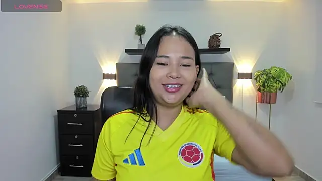 isabella florez online show from February 22, 2025, 11:46 am