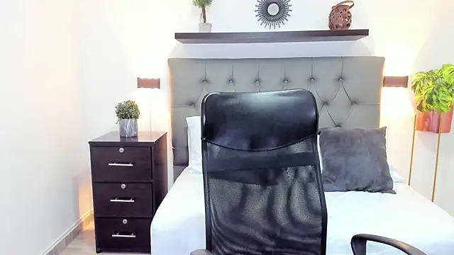 isabella florez online show from February 20, 2025, 6:13 pm