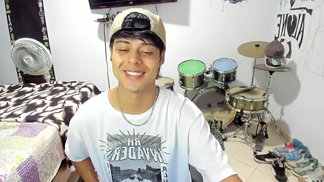 Snapshot of Zack_falcon chatting on October 30, 2025, 3:27 am Zack falcon online show from October 30, 2025, 3:27 am