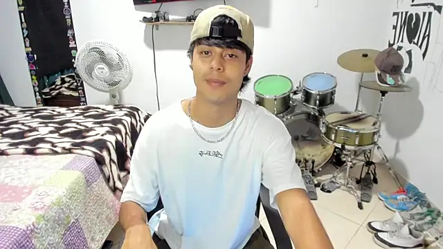 Snapshot of Zack_falcon chatting on November 12, 2025, 2:48 am Zack falcon online show from November 12, 2025, 2:48 am