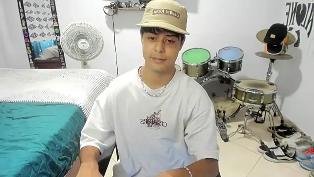 Snapshot of Zack_falcon chatting on February 23, 2026, 8:42 pm Zack falcon online show from February 23, 2026, 8:42 pm