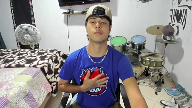 Snapshot of Zack_falcon chatting on November 6, 2025, 3:54 am Zack falcon online show from November 6, 2025, 3:54 am