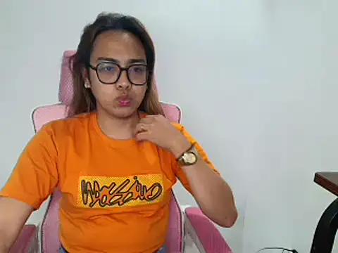 Snapshot of Your_PrettyGirlxxx chatting on March 20, 2026, 10:05 am Your PrettyGirlxxx online show from March 20, 2026, 10:05 am