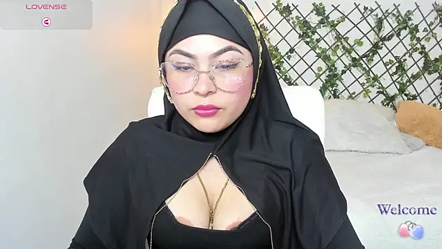 Snapshot of Hana___ chatting on February 28, 2026, 12:32 am Hana online show from February 28, 2026, 12:32 am