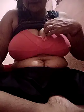 silkyrani123 online show from April 5, 2026, 8:26 pm