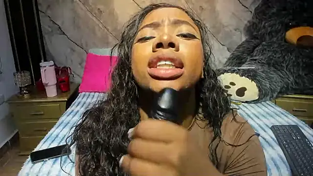 Snapshot of Niyirey1 chatting on February 2, 2026, 12:48 pm Niyirey1 online show from February 2, 2026, 12:48 pm